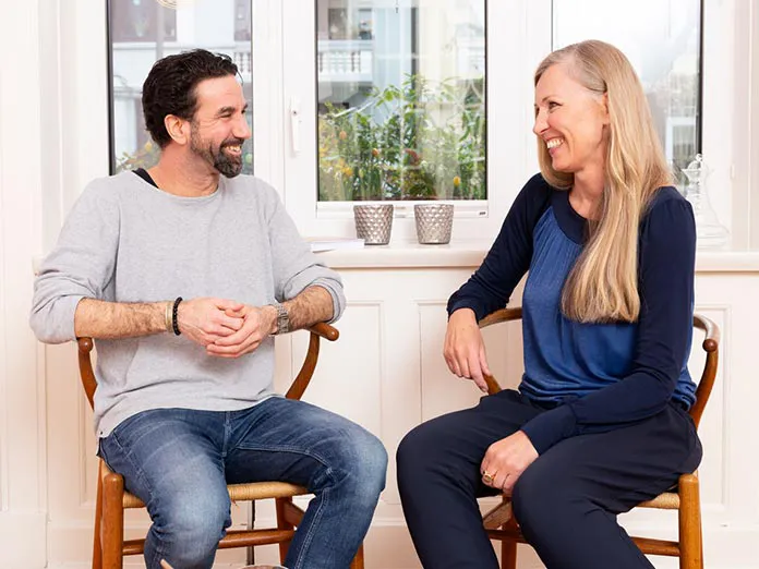 Carla Eggen im Gespräch mit einem Klienten