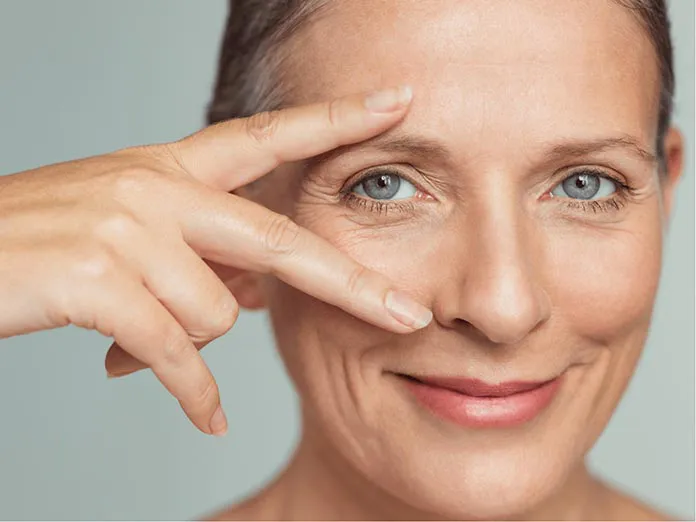 Closeup auf das Auge einer Frau - REM